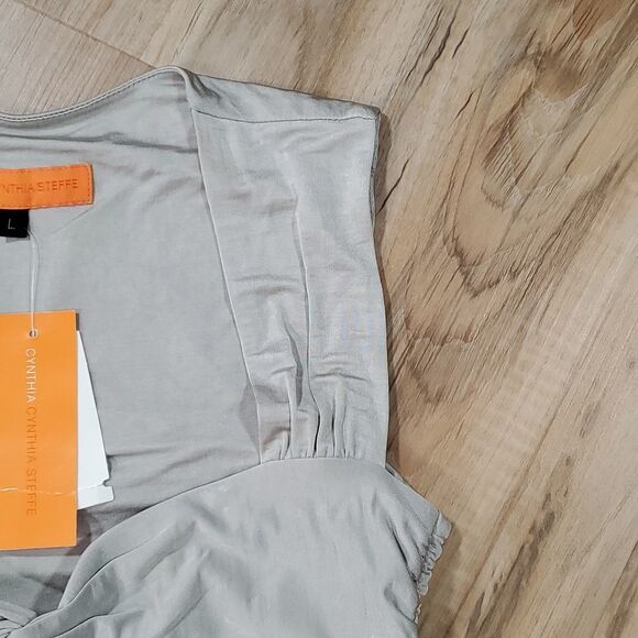 🔸️NWT Cynthia Steffe Light Gray Ruched Fitted Sleeveless Top Large - Picture 4 of 9